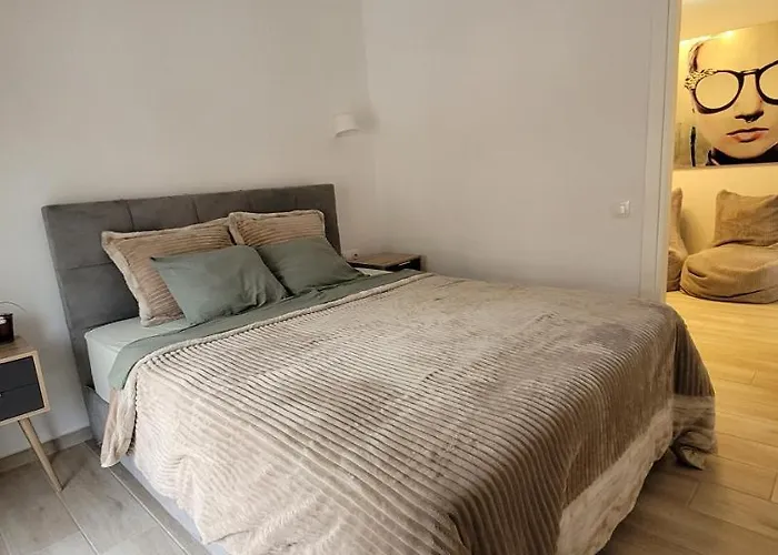 Ivory Lane Center Luxury *