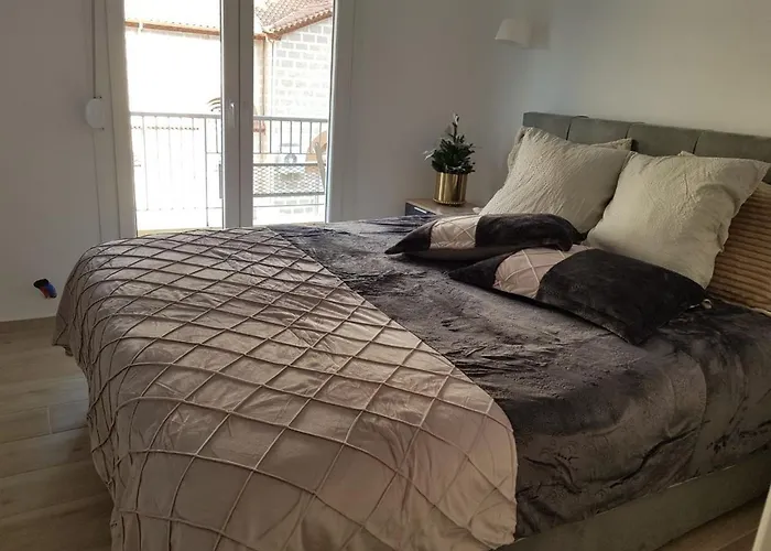 Ivory Lane Center Luxury *